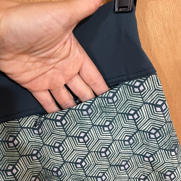 CARVE Designs -Borneo Board Shorts Swim Womens Size L Green Print - Picture 3 of 4